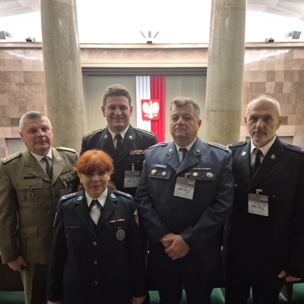 04 - 12 - 2024 - Przedstawiciele Federacji Związków Zawodowych Służb Mundurowych, reprezentujący funkcjonariuszy MSWiA, MS i MF, uczestniczyli w Sejmie (...)